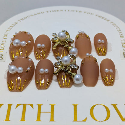 Pearls with Gold- Press on Nails