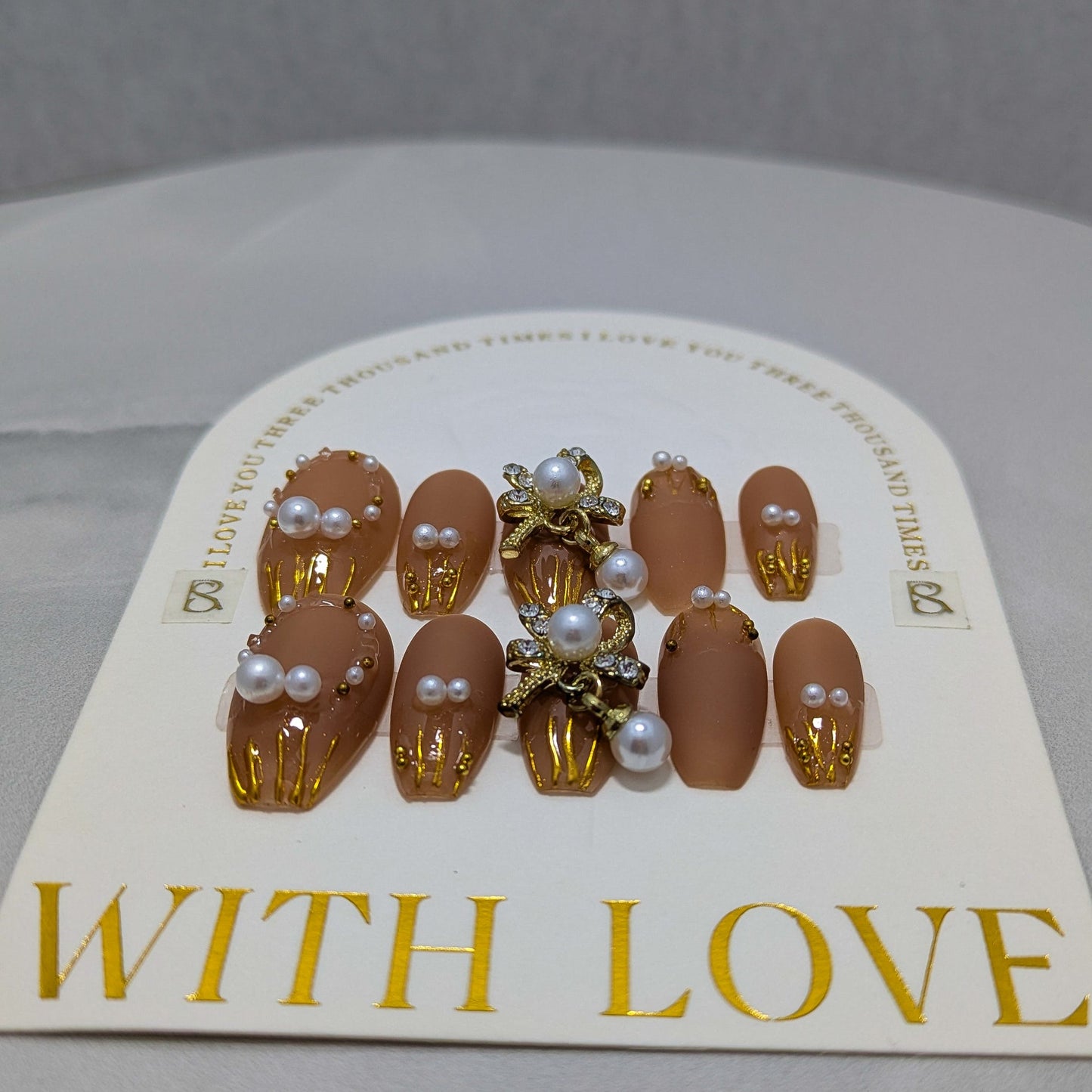 Pearls with Gold- Press on Nails